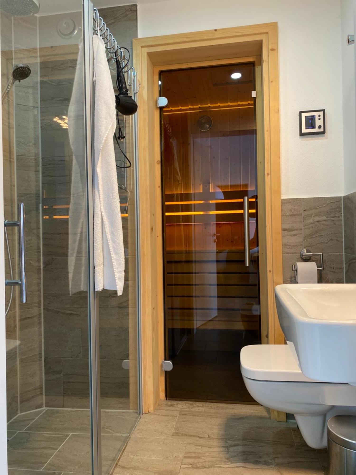 Meerblick, Balkon Und Private Sauna Im Historischen Getreidespeicher Wismar Exterior photo
